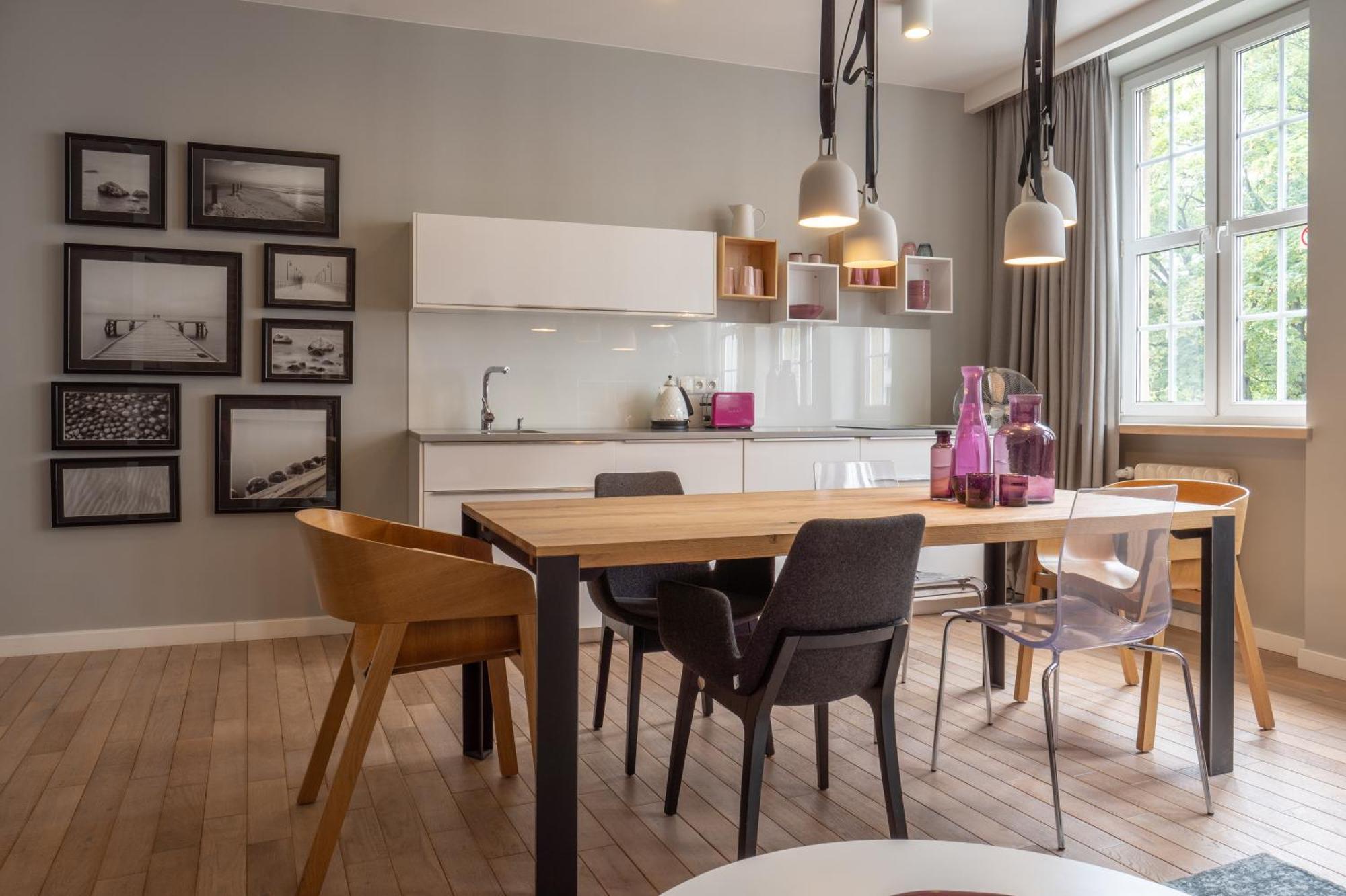 Apartament Viu Postcards From